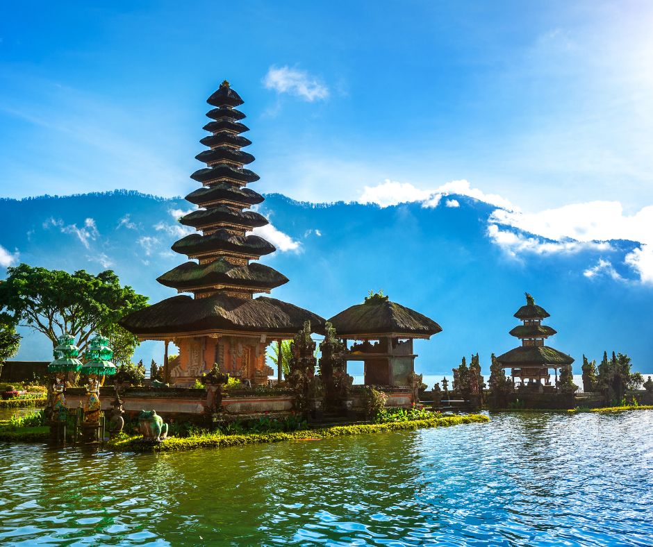 templo Dang Bratan en Bali visto en Cruceros Interline
